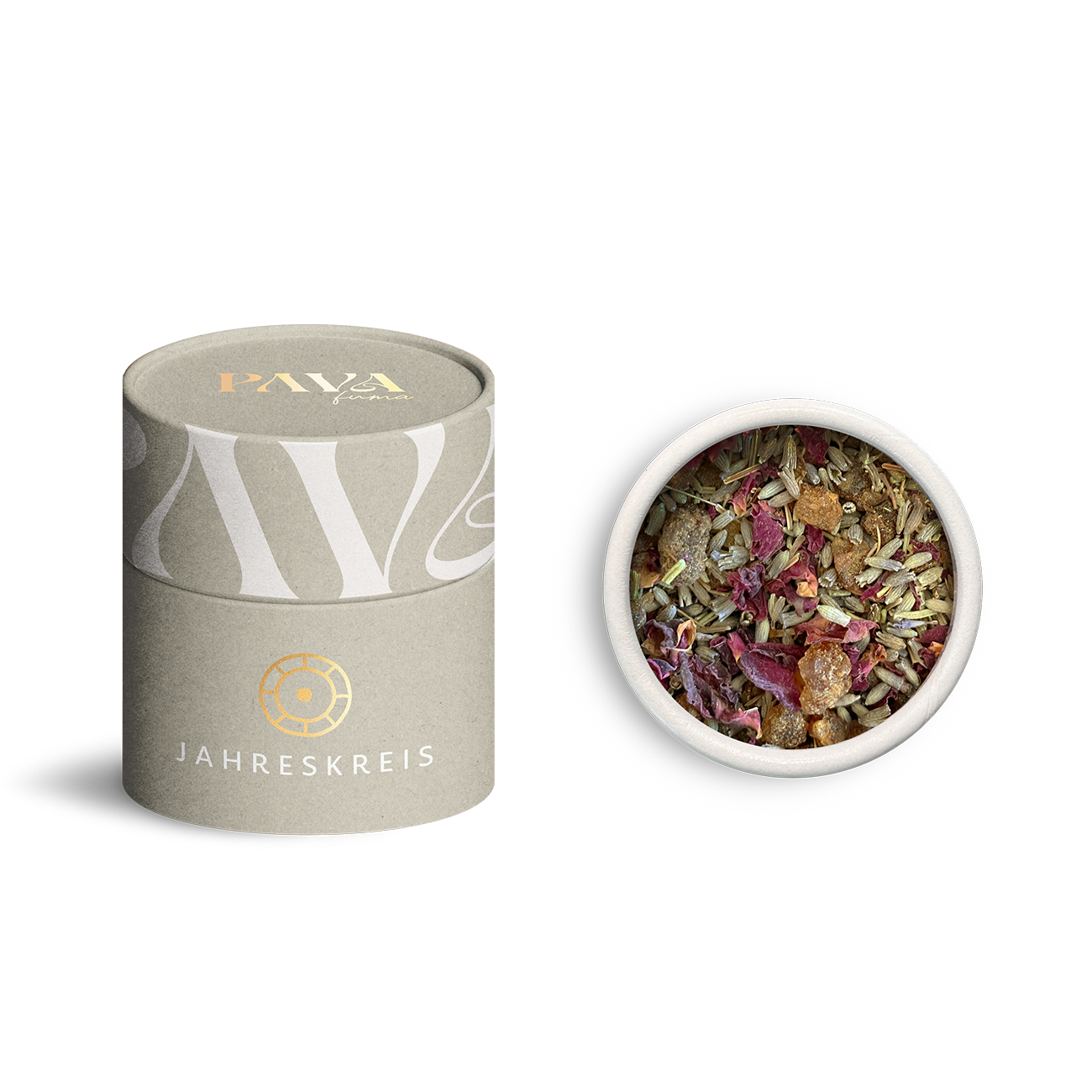 Jahreskreis Räuchermischung Beltane von PAVA FUMA – elegante, naturfarbene Tube mit goldener Jahreskreis-Prägung. Daneben die geöffnete Tube von oben: sichtbar ist eine sinnliche Komposition aus Rosenblättern, Lavendel, Harzen und frischen Kräutern – inspiriert vom Feuerfest der Lebensfreude, Sinnlichkeit und des Neubeginns.