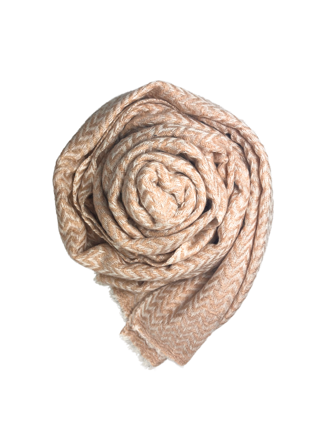 Kamelhaarschal in warmem Beigeton Altrosa, kunstvoll zu einer Spirale gerollt – mit feinem Fischgrätmuster und weicher, natürlicher Struktur. Der edle, handgefertigte Schal vereint zeitloses Design mit nachhaltiger Eleganz. Freigestellt auf schwarzem Hintergrund – ideal für hochwertige Produktpräsentationen.