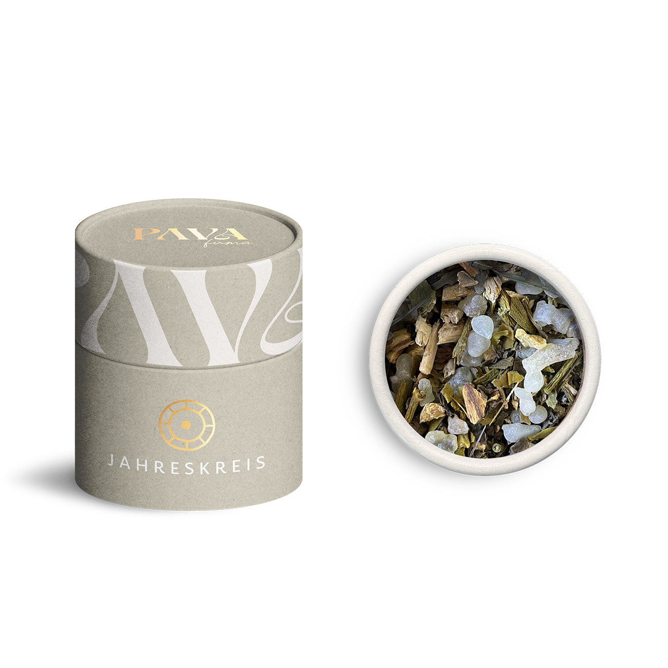 Jahreskreis Räuchermischung Lugnasadh von PAVA FUMA – elegante, naturfarbene Tube mit goldener Prägung des Jahreskreis-Symbols. Daneben die geöffnete Tube von oben: sichtbar ist eine ausgewogene Mischung aus hellen Harzen, Kräutern und Wurzeln – inspiriert vom Spätsommer und dem ersten Erntedankfest im keltischen Jahreskreis.