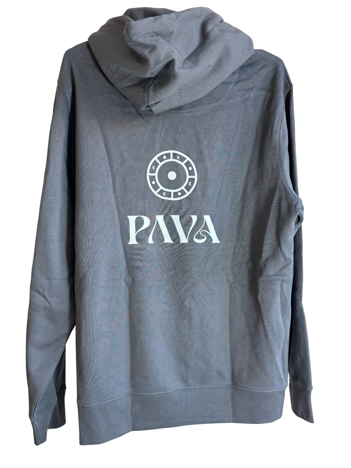 PAVA "Wheeler" Hoodie – Anthracite, 100% Bio-Baumwolle, Jahreskreis-Symbol mit Pava-Logo auf der Rückseite.
Rückenansicht