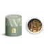 Wald Räuchermischung von PAVAFUMA – eine naturverbundene Duftkomposition aus Hölzern, Harzen und Waldkräutern für Erdung und Klarheit. Links im Bild die stilvolle, grün gestaltete Tube mit goldgeprägtem Tannen-Symbol, rechts die geöffnete Tube von oben mit sichtbar natürlicher Mischung aus fein gehackter Rinde, Nadeln und Harzen.