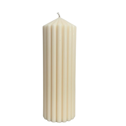 große wunderschöne Stumpenkerze in naturfarben