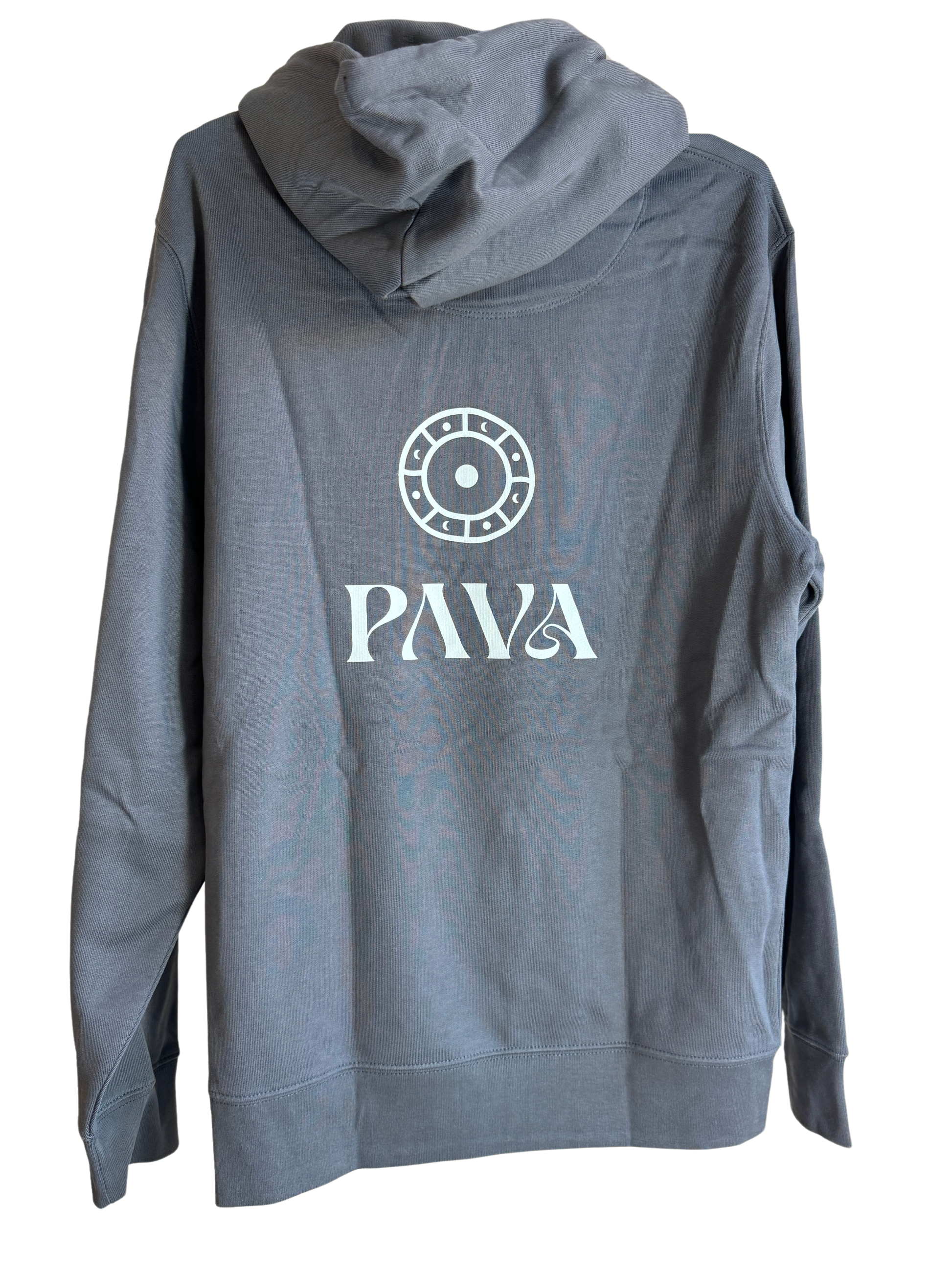 PAVA "Wheeler" Hoodie – Anthracite, 100% Bio-Baumwolle, Jahreskreis-Symbol mit Pava-Logo auf der Rückseite.
Rückenansicht