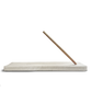 Minimalistischer Räucherstäbchenhalter aus hellem Travertinstein mit schlichter, flacher Platte – stilvolles Design für achtsame Rituale und moderne Wohnräume.