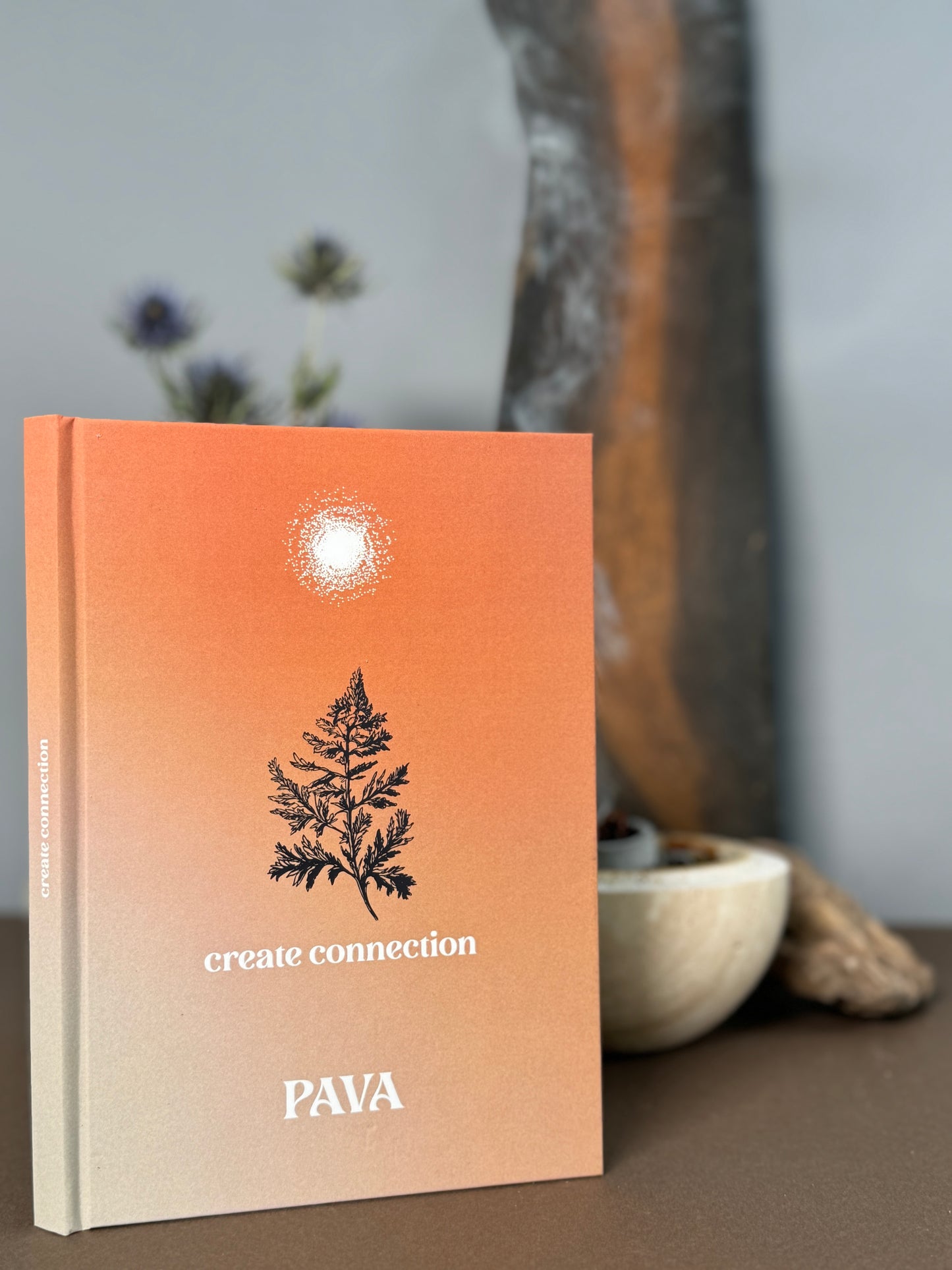 PAVA Notizbuch - PAVA FUMA - create connection: Robuster Hardcover-Einband, hochwertiges, glattes Papier uns praktische A5 Größe für unterwegs.