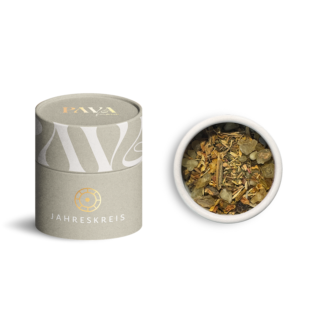 Jahreskreis Räuchermischung von PAVAFUMA: naturverbundene Komposition mit Harzen, Blüten und Kräutern zur Begleitung der acht Jahreskreisfeste. Links ist die edle, zylindrische Papp-Tube mit goldenem Jahresrad-Symbol zu sehen, rechts die geöffnete Tube von oben, in der die farbige Mischung sichtbar ist – u.a. mit Weihrauch, Beifuß und Sonnenblumenblüten.