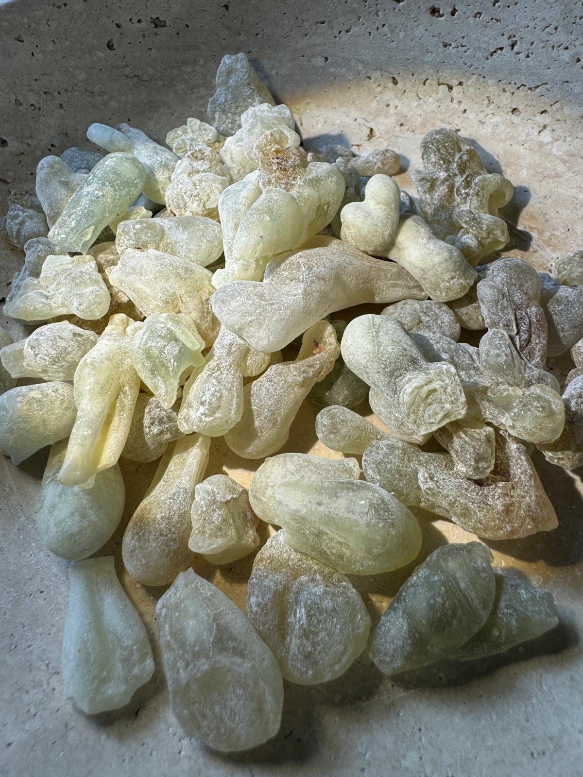 Tropfenförmiges Weihrauchharz aus dem besten Weihrauch der Welt grüner Hojari