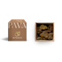 Die Myrrhe von PAVAFUMA – links die hochwertige, braune Verpackung mit elegantem Logo und goldfarbener Aufschrift „MYRRHE“, rechts daneben die geöffnete Box von oben, gefüllt mit großen, dunkelbraunen bis goldenen Myrrhestücken in unregelmäßiger Form – ein aromatisch-herbes Harz mit tief verwurzelter, traditioneller Bedeutung.