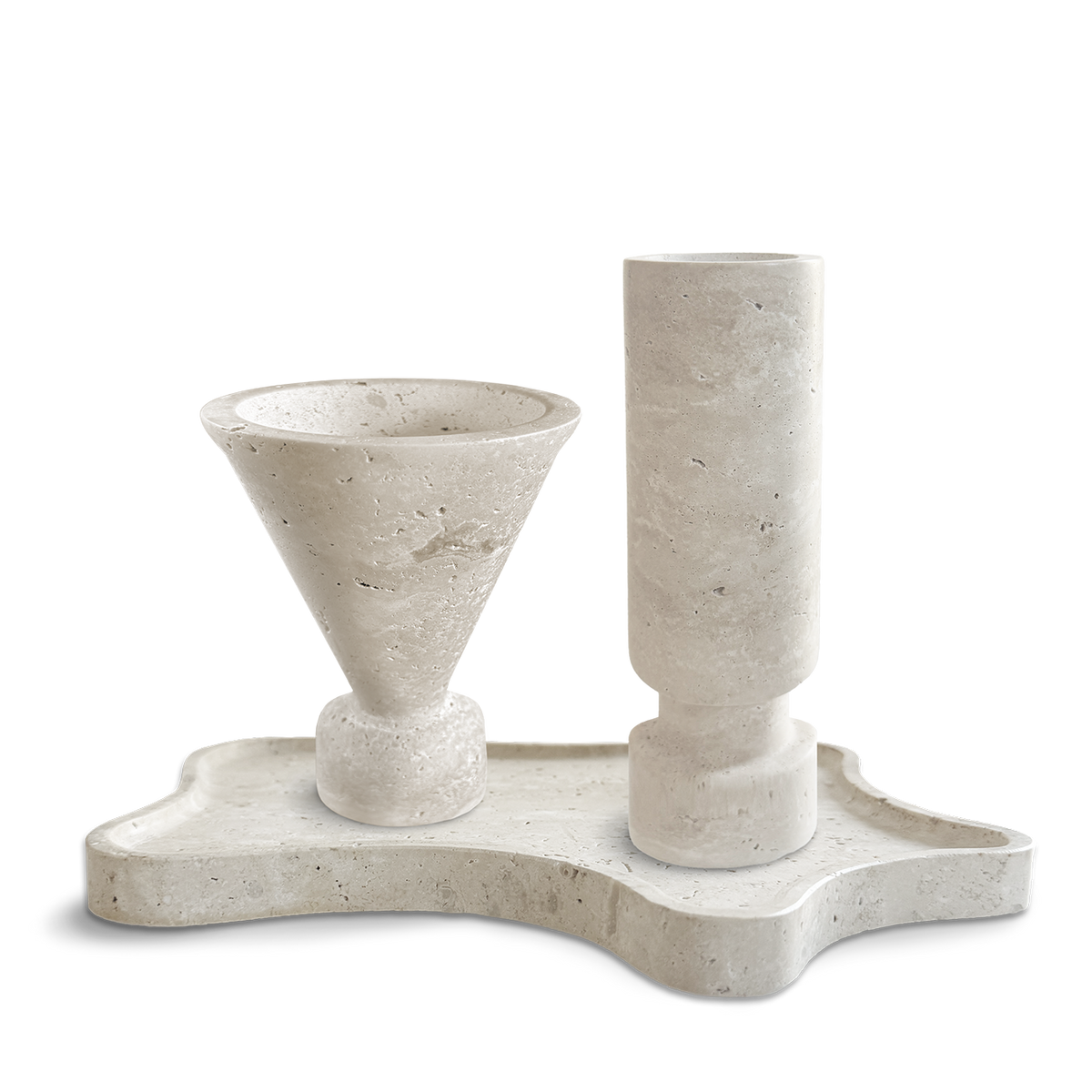 Design-Räucherset aus hellem Travertinstein – bestehend aus einem kelchförmigen Räuchergefäß, einem zylindrischen Kerzenhalter und einer organisch geformten Basisplatte. Puristisch, handgefertigt und ideal für moderne Räucherrituale mit stilvollem Lichtakzent.