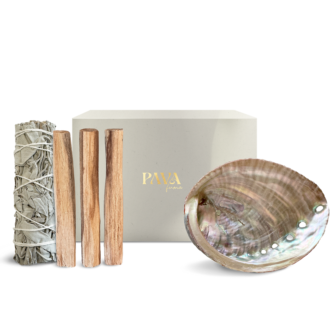 Mindful Moment Set von PAVAFUMA – abgebildet ist ein stilvolles Räucherset bestehend aus einer eleganten Box mit goldener Prägung, drei Palo Santo Hölzern, einem weißen Salbeibündel und einer schimmernden Abalone-Muschel. Ideal für achtsame Rituale, energetische Reinigung und entspannte Auszeiten im Alltag.